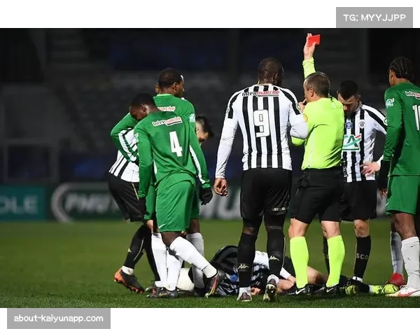 迪拜青年国民主场对阵加拉法 中场双核带动进攻多点开花